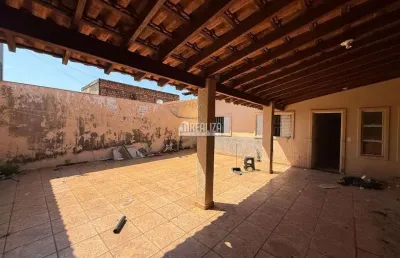 Casa com 3 quarto(s) e 2 banheiro(s) para alugar, 135 m² por r$ 1480 / mês