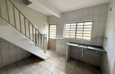 Casa com 2 quarto(s) e 2 banheiro(s) para alugar, 80 m² por r$ 1000 / mês