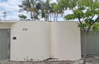 Casa com 4 quarto(s) e 3 banheiro(s) para alugar, 180 m² por r$ 2800 / mês