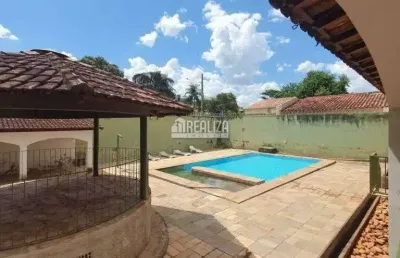 Casa com 3 quarto(s) e 3 banheiro(s) para alugar, 291 m² por r$ 9876 / mês