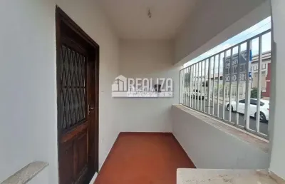 Casa com 3 quarto(s) e 2 banheiro(s) para alugar, 0 m² por r$ 1450 / mês