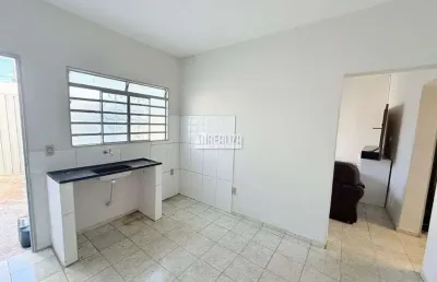 Casa com 1 quarto(s) e 1 banheiro(s) para alugar, 80 m² por r$ 1200 / mês