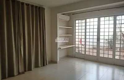 Casa com 3 quarto(s) e 4 banheiro(s) para alugar, 200 m² por r$ 2945 / mês
