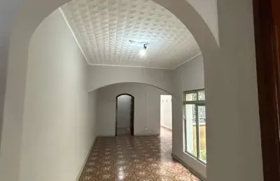 Casa com 6 quarto(s) e 2 banheiro(s) para alugar, 260 m² por r$ 5700 / mês