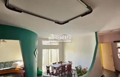Casa com 4 quarto(s) e 4 banheiro(s) para alugar, 240 m² por r$ 5625 / mês