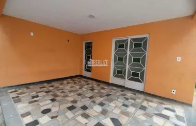 Casa com 5 quarto(s) e 2 banheiro(s) para alugar, 172 m² por r$ 2500 / mês