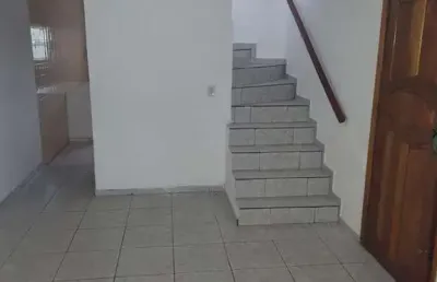 Casa com 2 quarto(s) e 2 banheiro(s) para alugar, 90 m² por r$ 2860 / mês
