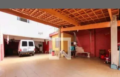Casa com 3 quarto(s) e 3 banheiro(s) para alugar, 300 m² por r$ 5000 / mês