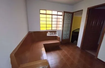 Casa com 3 quarto(s) e 2 banheiro(s) para alugar, 144 m² por r$ 1903 / mês