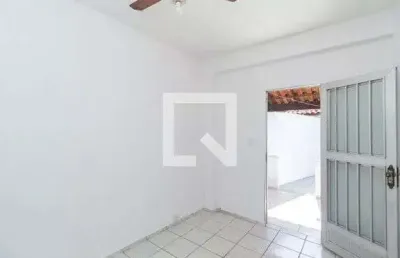 Casa com 2 quarto(s) e 2 banheiro(s) para alugar, 66 m² por r$ 1200 / mês