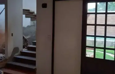 Casa com 3 quarto(s) e 3 banheiro(s) para alugar, 240 m² por r$ 2500 / mês