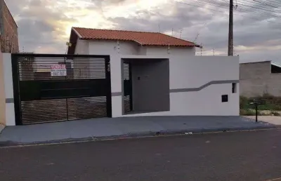 Casa com 2 quarto(s) e 1 banheiro(s) para alugar, 200 m² por r$ 1550 / mês
