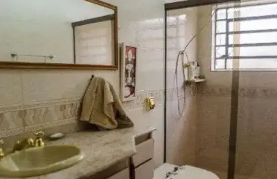 Casa com 3 quarto(s) e 4 banheiro(s) para alugar, 150 m² por r$ 3300 / mês