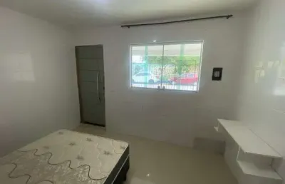 Casa com 1 quarto(s) e 1 banheiro(s) para alugar, 30 m² por r$ 750 / mês