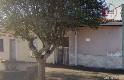 Terreno com 500m² contendo 2 casas, totalizando 3 dormitorios, sala, 2 cozinhas e 2 banheiros