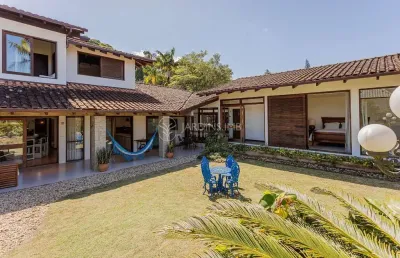 Casa com 5 quartos à venda na Rua Paulino M Alves, América, Joinville