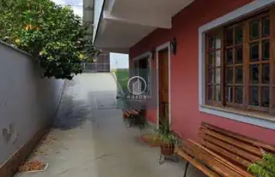 Raridade, casa à venda na várzea, independente e plana.