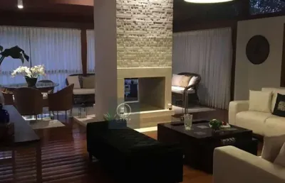 Casa alto padrão para venda em várzea teresópolis-rj