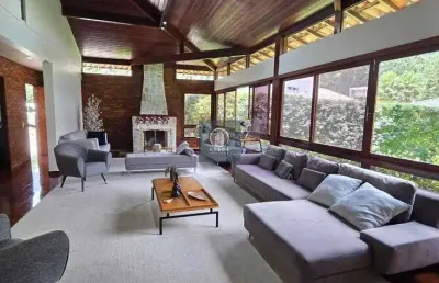 Casa alto padrão em excelente condomínio de teresópolis/rj