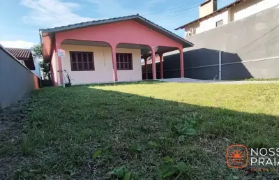 Casa mobiliada à venda na balneário barra do saí- apenas 300 metros do mar!