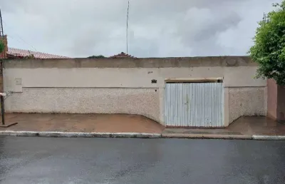 Casa à venda na Avenida Luciano Papaterra, 164, Jardim Industrial, Bariri