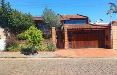 Casa com 3 quartos à venda na Rua Alfredo Chaves, 379, Vila Lucas Araújo, Passo Fundo