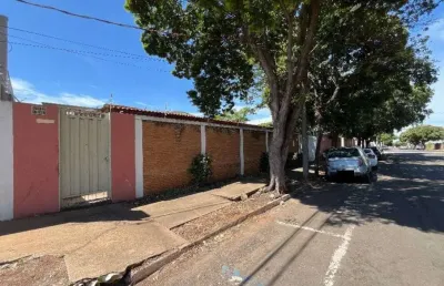 Casa à venda na Avenida Cazimiro Peres, 305, Vila Harmonia, Araraquara