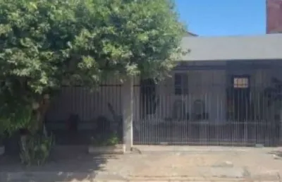 Casa à venda na Rua Luiz Scudeller, 53, Jardim Esplanada, Penápolis