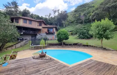 Luxuosa casa de serra no condomínio green valey - teresopolis - rj