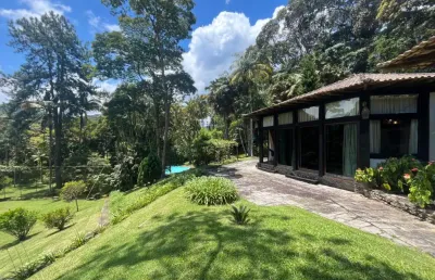 Casa colonial em condomínio com 7.000m² de vista espetacular!