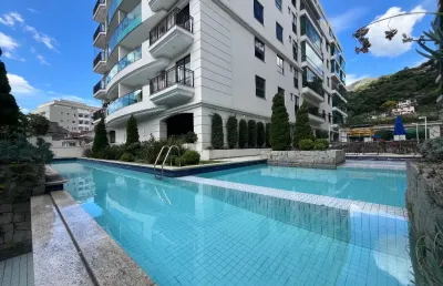 Apartamento sofisticado com vista deslumbrante para a serra dos órgãos