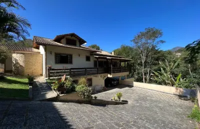Casa duplex à venda em bairro nobre de teresópolis – 4 quartos | 2 suítes