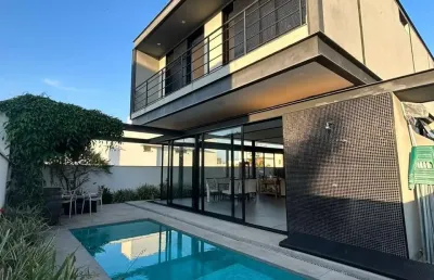 Casa com fino acabamento | 03 suítes | piscina| residencial giverny