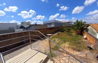 Lote comercial e residencial com iptu e 2 residências, potencial para investidor..confira!