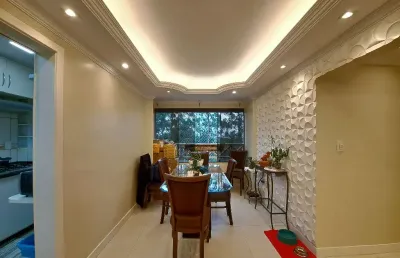 Apartamento de 3 quartos 1 suíte, com linda vista livre, nascente, reformado, armários planejados, piso porcelanato, lazer com piscina aquecida e próximo de metrô!