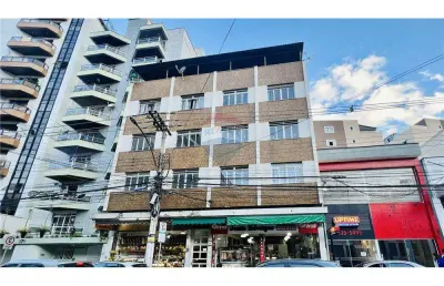 Amplo apartamento 3 quartos com dependência completa