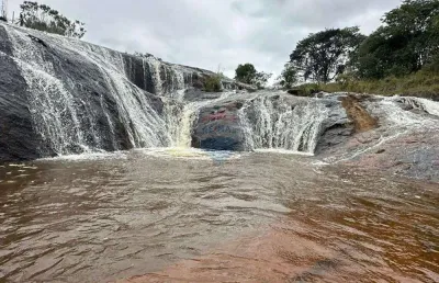Fazenda à venda – 65 hectares com cachoeira, piscina natural e potencial agrícola e turístico