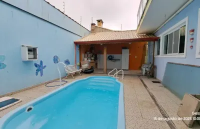Casa à venda na Av. Luciano de Bona, Parque Balneário Oásis, Peruíbe