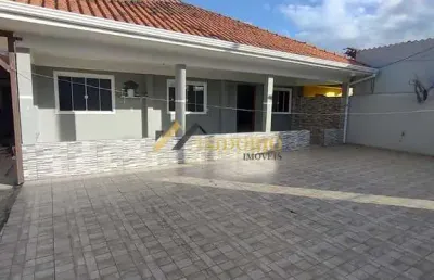 Belíssima casa!!! 03 qtos., amplo terreno, 05 vagas de gar.