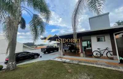 Bela casa!!! 02 qtos., suíte, amplo terreno, fino acabamento.