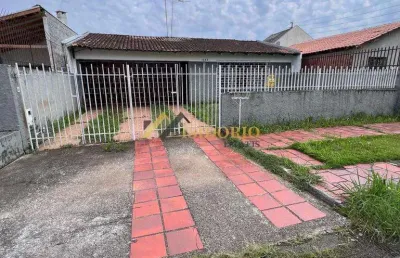 Bela casa! amplo terreno, 03 qtos., suíte, muito bem localizada