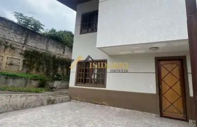 Excelente sobrado!!! 531m² de área total, suíte, bem localizado