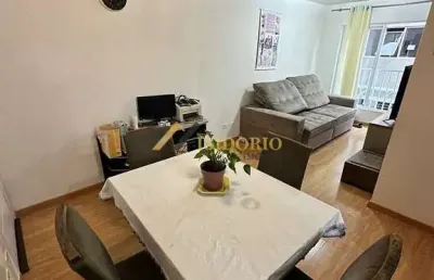Lindo apto,02 qtos,sala ampla,garagem coberta,ótima localização