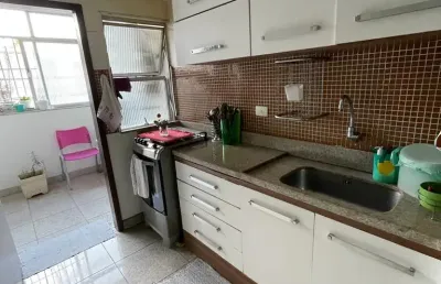 Apartamento localizado no ingá,imóvel com 3 quartos sendo 1 suíte e 1 vaga.