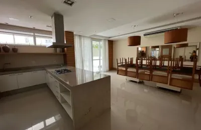 Excelente apartamento localizado em rua nobre do ingá.sao 3 quartos com suíte e 2 vagas na escritura.