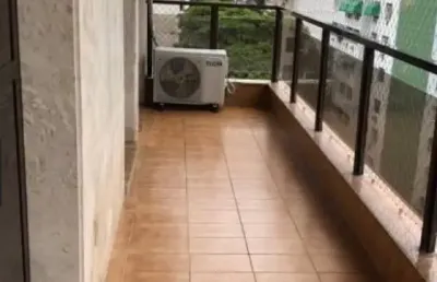 Apartamento localizado em rua nobre do inga, 4 quartos sendo 2 suítes, varanda, dependência completa de empregada e duas vagas na escritura