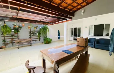 Casa a venda com 3 quartos, 3 vagas, bosque dos eucaliptos