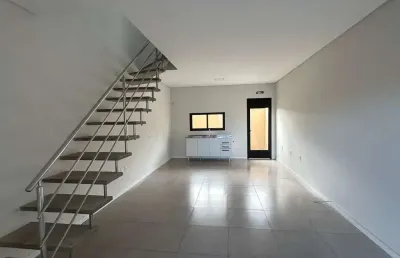 Casa para venda em balneário piçarras, itacolomi, 2 dormitórios, 2 banheiros, 1 vaga