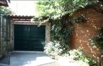 Casa térrea para venda, km 18, osasco, 2 dormitórios, quintal, 2 vagas de garagem, próximo a estação de trem.