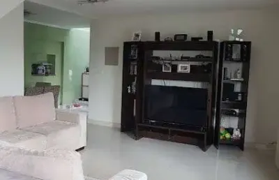Sobrado pestana, osasco, 4 dorm., sendo 3 suítes, quintal com churrasqueira, 3 vagas de garagem.
